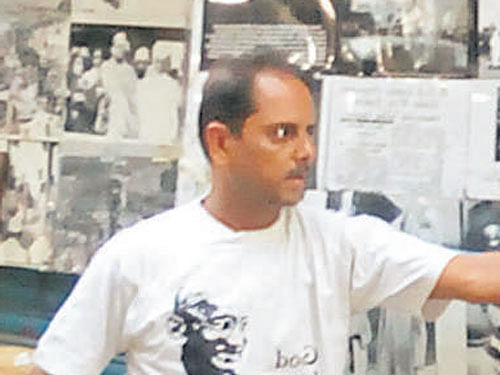 Anand Kumar collects rare vintage photos.