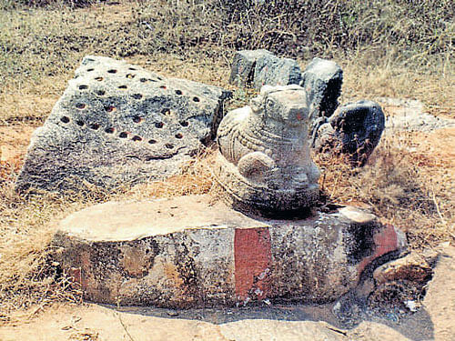 A stone with small holes, called the Pandava's dice, near the idol of Nandi. photo by author