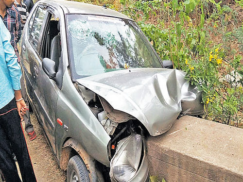The car which was involved in an accident that killed the seer of Kurke Boodihal Viraktha mutt near Gollarahalli in Arsikere taluk of Hassan district on Wednesday. DH photo