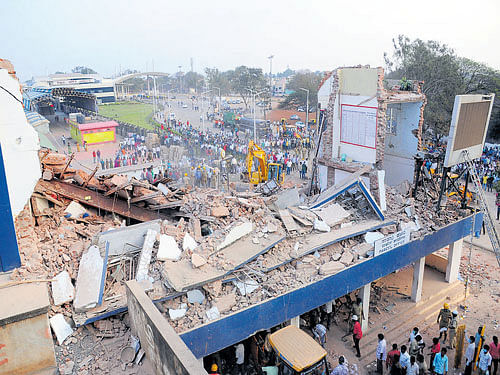 The parcel office building which collapsed at the Hubballi railway station on February 8. DH file photo