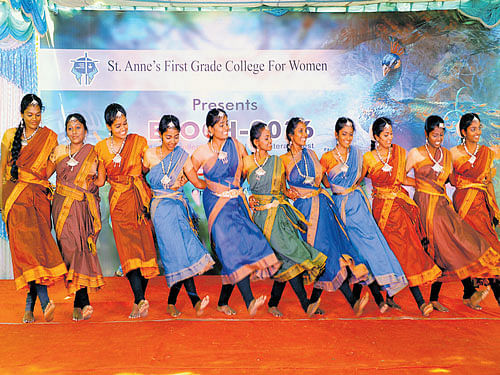 vibrant Students presenting a colourful dance.