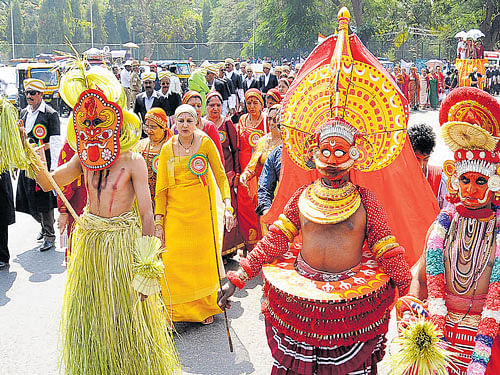 Kodavas take part in the procession along with artistes belonging to cultural troupes, as part of two-day Karnataka Kodava Literary and Cultural Festival in Mysuru on Saturday. DH photo