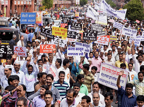 Jewellers protest against the one percent excise duty hike proposed by Finance Minister Arun Jaitley in the 2016-17 union budget, in Jaipur on Tuesday. PTI Photo