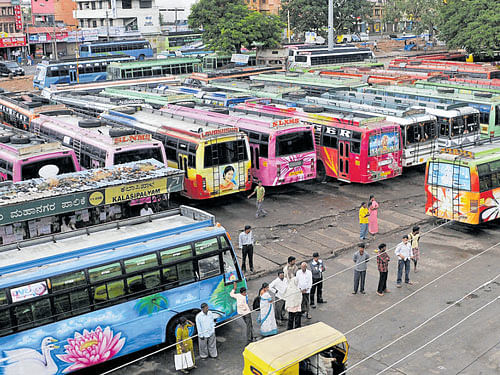 Private buses at the Kalasipalyam bus stand. DH&#8200;FILE PHOTO