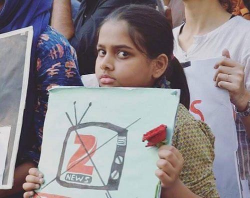 Sarah Fatima, a class VI student, was present on the JNU campus yesterday to welcome her brother and Anirban Bhattacharya after they were released on bail. Photo courtesy: Twitter