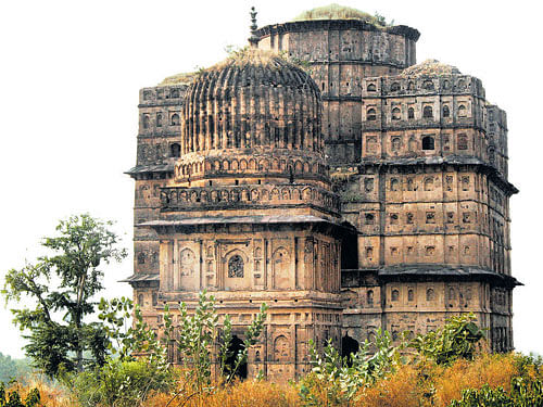 left in ruins An impressive facade of a 'chhatri'.