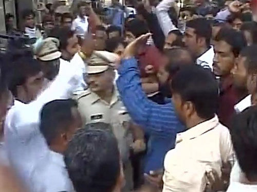 ABVP workers clash with police while they were protesting against NCP's Jitendra Awhad at Fergusson College in Pune . Courtesy:ANI