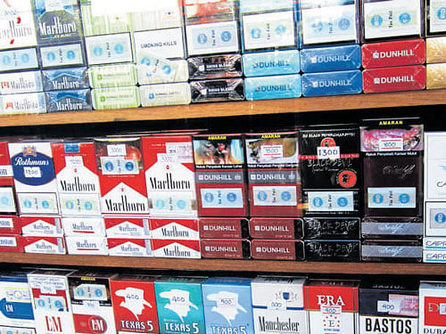 When it comes to the consumers of smokeless tobaccos, 63 per cent of them notice health warnings on the package and 34 per cent think of quitting due to the warning label. DH File Photo.