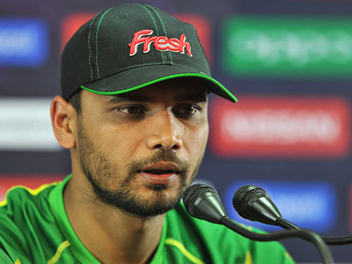 Mortaza did not forget to applaud the team's effort before things went India's way in the last three balls. DH File Photo.