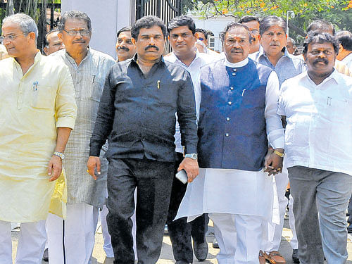 Opposition leaders led by K S Eshwarappa leave Raj Bhavan in Bengaluru on Tuesday, after submitting a memorandum  to Governor Vajubhai Vala. dh photo