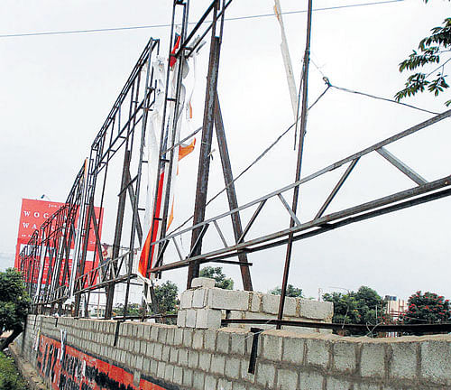 under scanner In his first report, K&#8200;Mathai had pointed that the BBMP lost Rs 2,000 crore of revenue in billboards and other advertisements across the City in the last eight years. DH FILE PHOTO