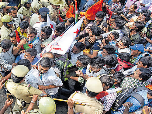 Police disperse agitating students after chemistry re-exam was postponed in Bengaluru on Thursday. DH Photo