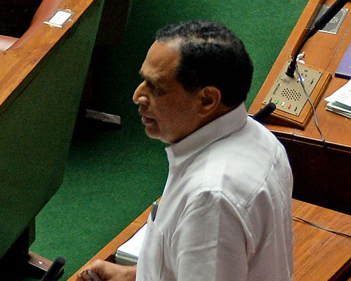 Primary and secondary education minister Kimmane Ratnakar addressing at Legislative assembly on the PUC chemistry paper issue in Bengaluru on Thursday. DH Photo