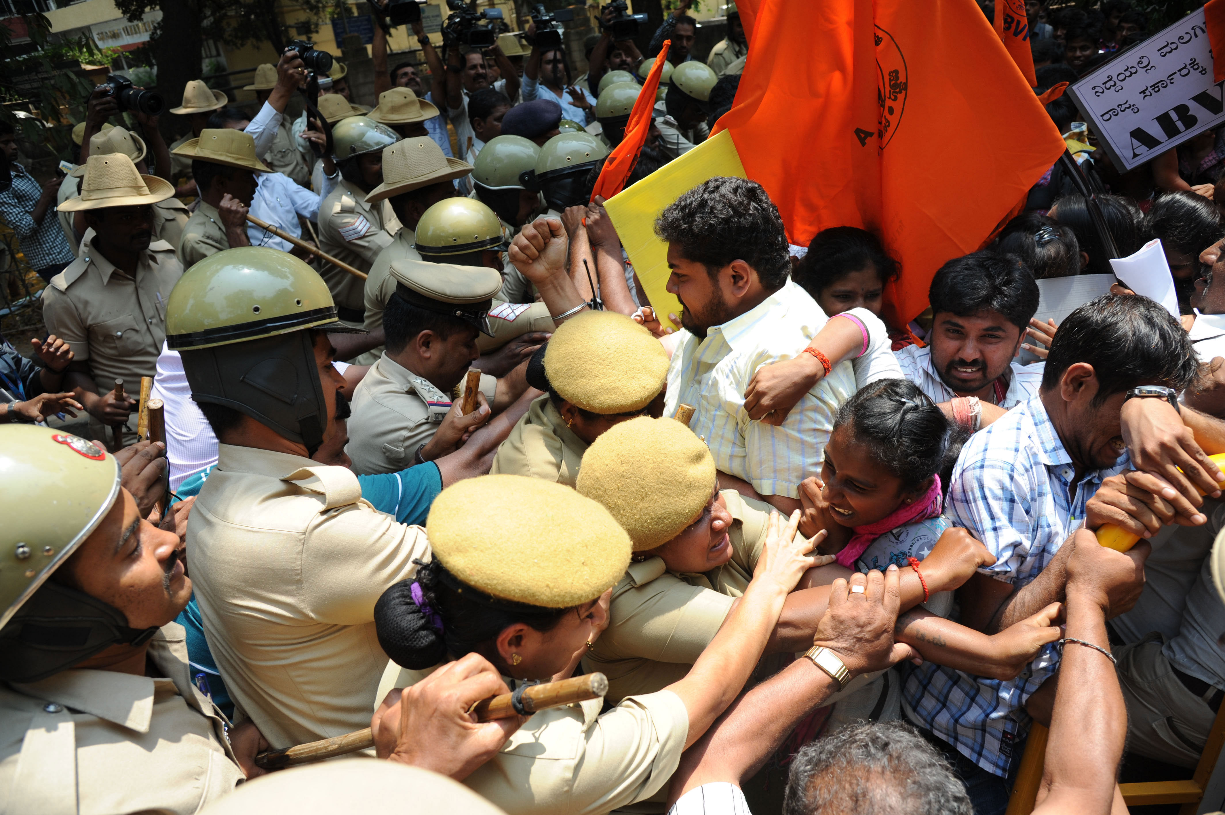 Police used force to vacate students from the area as they tried to enter the PU Board office. Many of them were detained as a preventive measure. DH photo