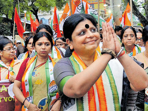 Former Union minister and candidate of the Congress-Left  alliance from Bhawanipore Assembly constituency, Deepa Dasmunsi, during poll campaign in Kolkata on Friday. PTI