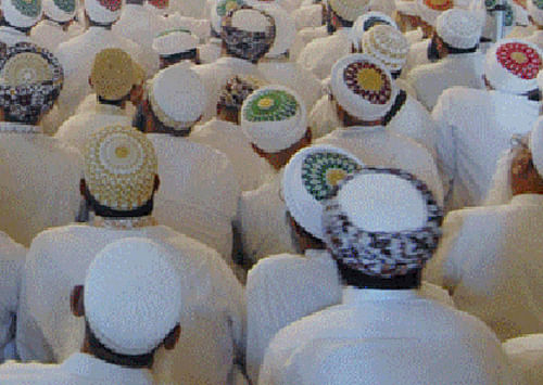 Senior Muslim clerics here also supported the Darul Uloom's fatwa though they appeared somewhat flexible. PTI file photo