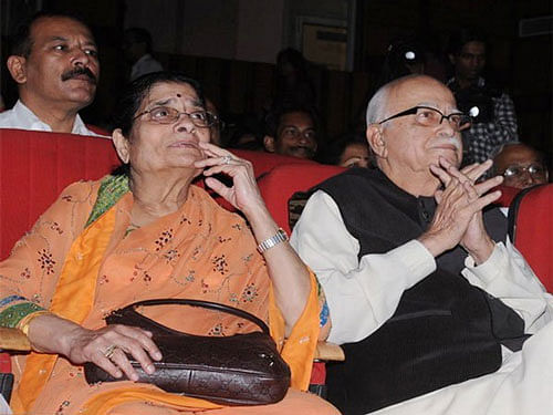 Kamla Advani and  BJP veteran L K Advani. Image courtesy Twittter.