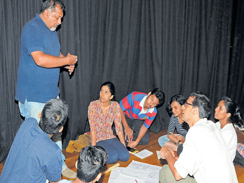 Guiding: B L Manjunath (standing) and Vijay Narnapatti (in white) conducting a workshop.