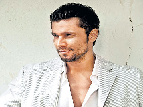 Game for challenges Actor Randeep Hooda will be seen in the biopic on Sarabjit Singh titled 'Sarabjit'.