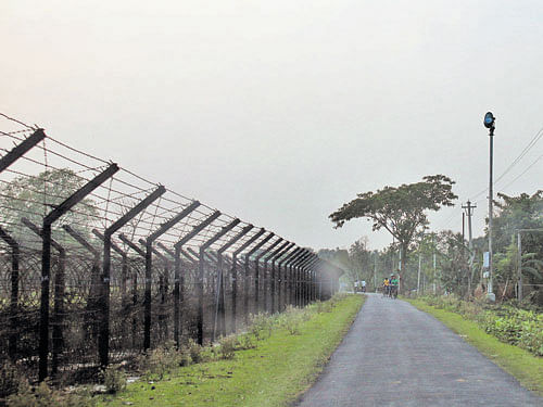 Border roads in Satrasal border village right next to the Barbed wire fencing on the Indian side of the Indo-Bangladesh border, erected to check illegal migration from Bangladesh. Illegal migrants is the key polls issue this timein Assampolls. DH PHOTO
