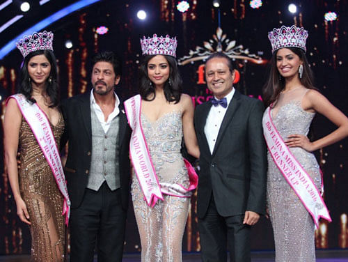 Delhi girl Priyadarshini Chatterjee was announced as the winner of FBB Femina Miss India World by Bollywood superstar Shah Rukh Khan. Photo courtesy: Twitter