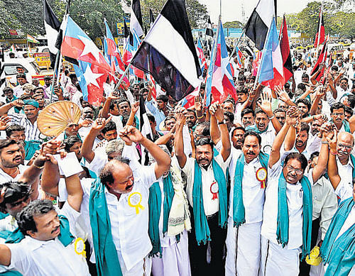 Even before releasing the list of candidates, Opposition parties including the DMK, Congress and Vijayakanth's DMDK-PWF will kick-start their respective election campaign from Monday. File photo