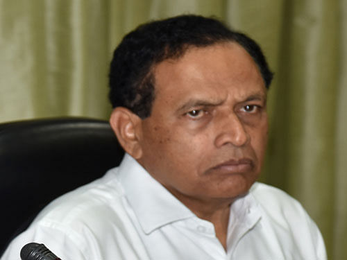 Primary and Secondary Education Minister Kimmane Rathnakar. DH File Photo.