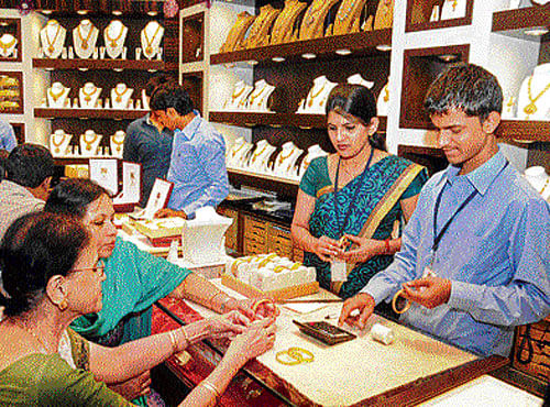 Some jewellery shops and showrooms were seen resuming their regular transactions in National Capital and Mumbai, the others remained closed. DH File Photo for representation.
