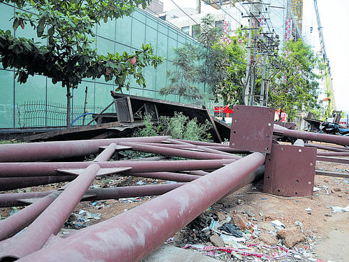 The material for construction of skywalk near Kempapura junction on Ballari Road lies dumped on the roadside. DH PHOTO