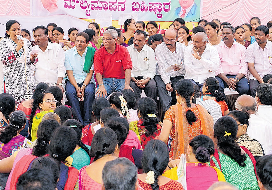 Second PU lecturers stage a protest at Freedom Park in Bengaluru on Saturday. DH Photo