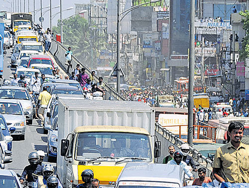 Vehicles line up as protesters block Hosur Road.