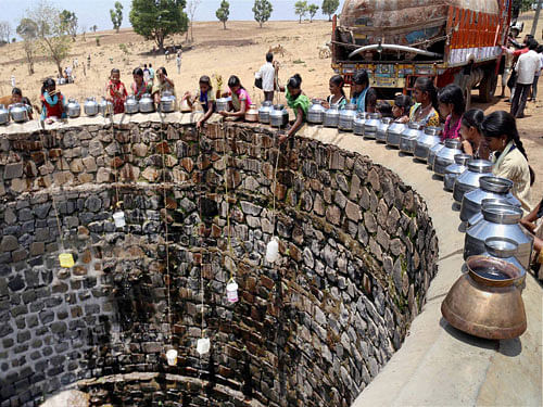 Against the demand of Rs 3,830 crore drought relief fund, Karnataka was sanctioned only Rs 1,540 crore for losses incurred due to drought during the 2015-16 kharif season. PTI Fiel Photo.