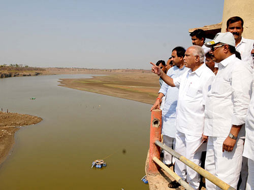 B S Yadiyurappa former CM visited the Amarja Dam where the water level has gone into very low as the effect of draught in Kalburgi district on Thursday. Bhagvanth Khooba, Amranath Patil and others are also seen. PV Photo
