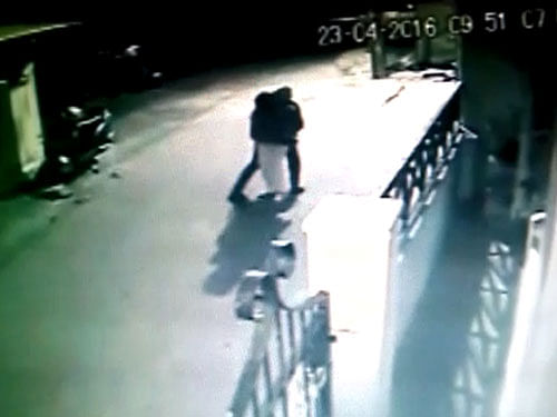 In the video, the woman is seen speaking on her mobile phone when an unidentified man grabs her from behind and carries her off. He then took her to an under-construction building in an adjacent road where he allegedly tried to molest her. Videograb