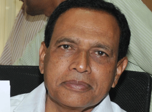 Speaking to reporters after visiting the Karnataka Pradesh Congress Committee office in Bengaluru, Ratnakar said the education department had received applications from primary, high school and pre-university teachers seeking transfers. dh file photo