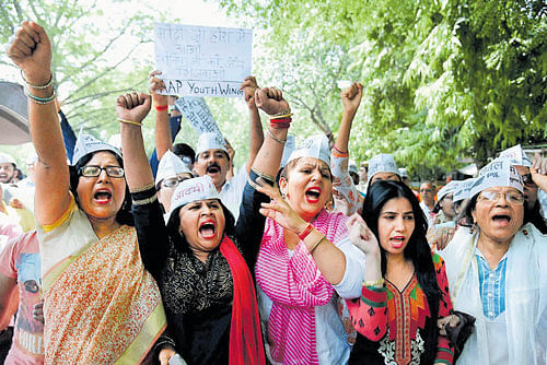 Fighting graft: AAP Mahila wing members hold a protest against the Agusta helicopter scam at Jantar Mantar in New Delhi on Monday. PTI