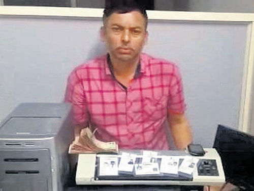 Man held for fabricating, selling  voter IDs, Aadhaar, marks cards