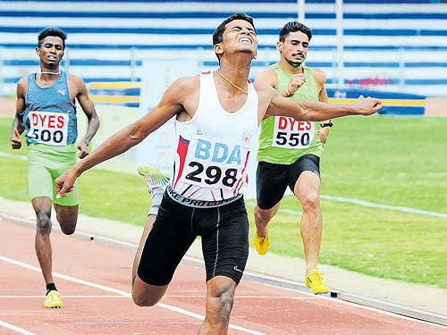 Karnataka's M Kiran clinches the 200 metres gold on Thursday. DH Photo/ Srikanta Sharma R