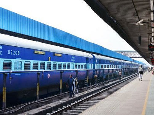 On May 1, the security personnel drawn from CISF and certain other forces were to board an election special train from Dankuni in West Bengal to Tiruchirapalli in Tamil Nadu, a distance close to 2,000-km, covered in over 32 hours. Image courtesy Twitter.