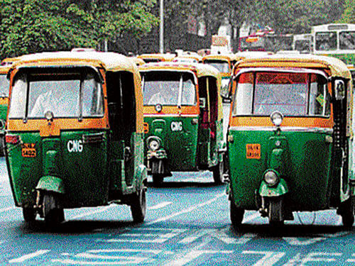 Delhi lacks enough government ambulances to ensure that patients get to hospital in time to give them the best shot at survival. The city government now plans to train and reward auto drivers who rush accident victims to hospital. DH file