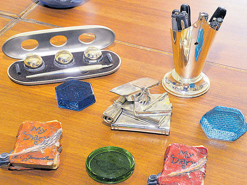old charm (Above) Antique paperweights. DH PHOTOS&#8200;BY&#8200;B K&#8200;JANARDHAN