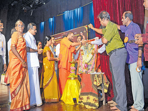 Floral tributes were offered to saint Basaveshwara during Basaveshwara Jayanti at Town Hall in Mangaluru on Monday. DH photo