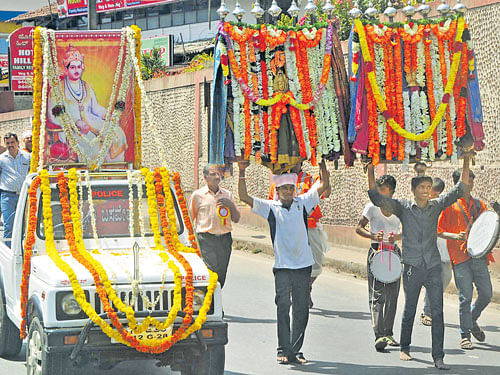 Cultural processions were held as a part of Basaveshwara Jayanthi organised by the district administration in Madikeri on Monday. DH photo