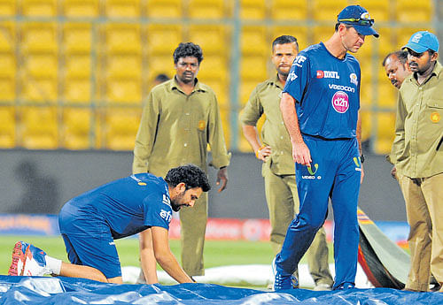 turf battles Mumbai Indians' Rohit Sharma (left) and Ricky Ponting inspect the pitch on Tuesday, ahead of their match against Royal Challengers. DH photo/ kishor kumar bolar