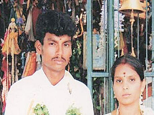 Kausalya had survived the March 13 attack when three persons attacked her and her 22-year-old husband Shankar with sickles in full public view near a bus stand in Udumalpet, allegedly at the behest of her father, a caste Hindu who was opposed to their inter-caste marriage. Screen grab.