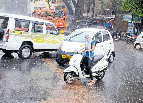 Pre-monsoon rain pounded Belagavi for about an hour  on Thursday evening.  DH photo