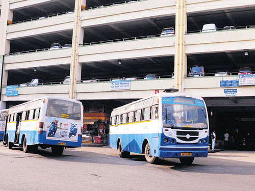 The BMTC plans to offer increased Metro feeder service at points where its revenue has come down. Buses from depots like Deepanjali Nagar, Chandra Layout, Kengeri and Indiranagar will be utilised for the feeder service.  DH file photo