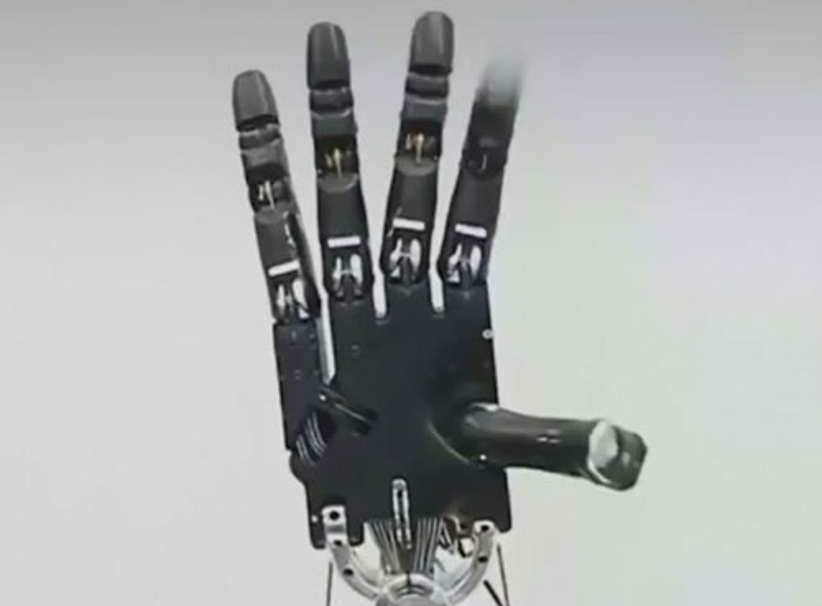 New robotic hand with camera can map surroundings in 3D