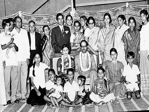 (Sitting, from left) Lalitha, Ravi, Swamy, Nagaraj, Vani, Bharathi, Manjula, Ranganath. (Sitting, centre) Gayatri and Gopal. (Standing) Venkataramiah, Venketesh, Veena, Surappa, Ananthanarsimiah, Nanjundaiah, Kamala, Ramachandrarao, the  author, Saroja, Sunanda, Sandhya, Leela, Jaya, Usha, Sudha, Vishweshwara, Nagaratna and Papu.