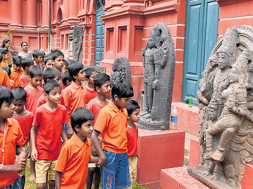 Children from Bala Anathashrama, Ullal, take a look at the exhibits at the Government Museum on the occasion of the International Museums Day on Wednesday. dh photo